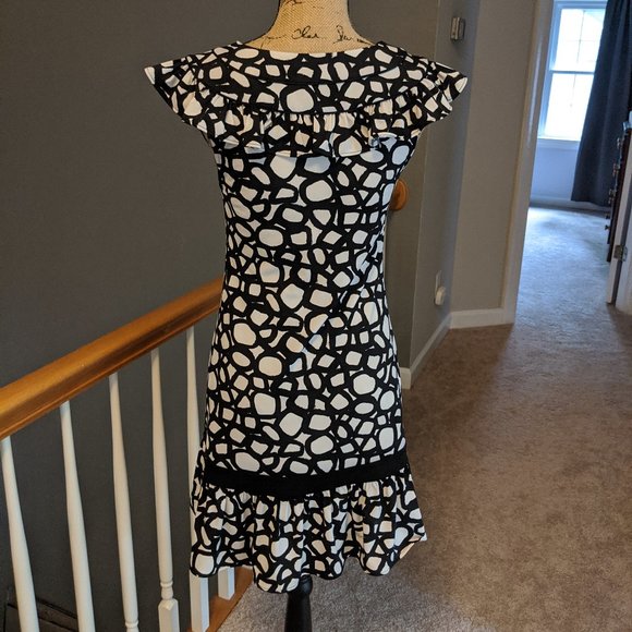 ✨ BCBGMaxazria black & cream print flounce dress Small - Picture 5 of 11
